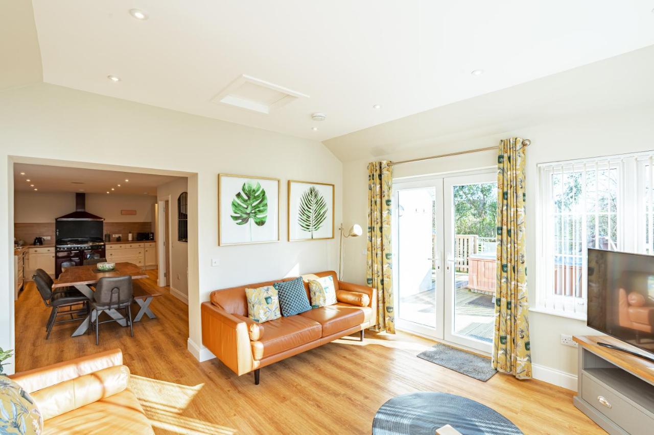 Sparrowhawk Cottage With Hot Tub نيوتن ستيوارت المظهر الخارجي الصورة