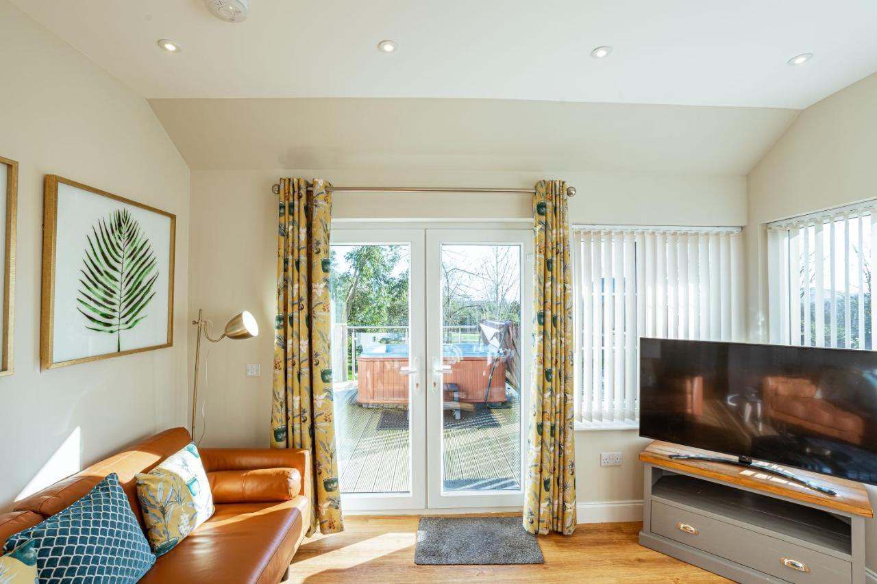 Sparrowhawk Cottage With Hot Tub نيوتن ستيوارت المظهر الخارجي الصورة